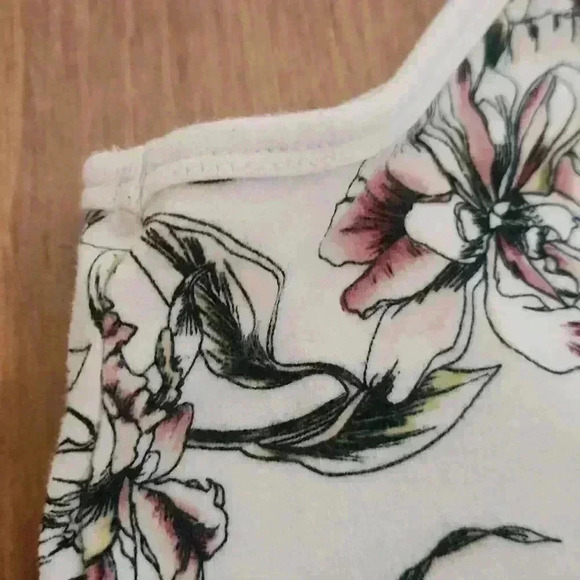 Torrid size two 2 floral tank - Picture 2 of 7